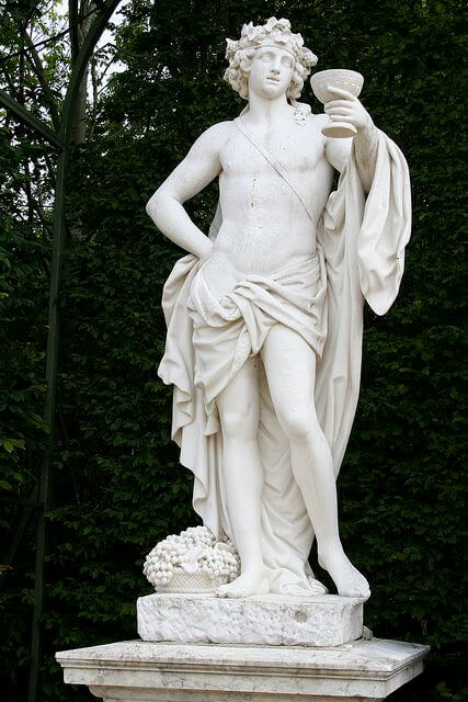 tuong-phuc-hung-than-Dionysus-1