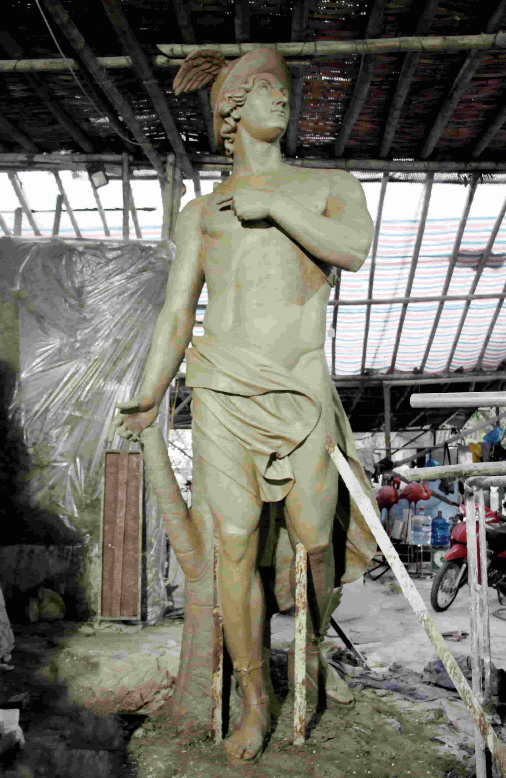 tuong-phuc-hung-tuong-tay-au-4