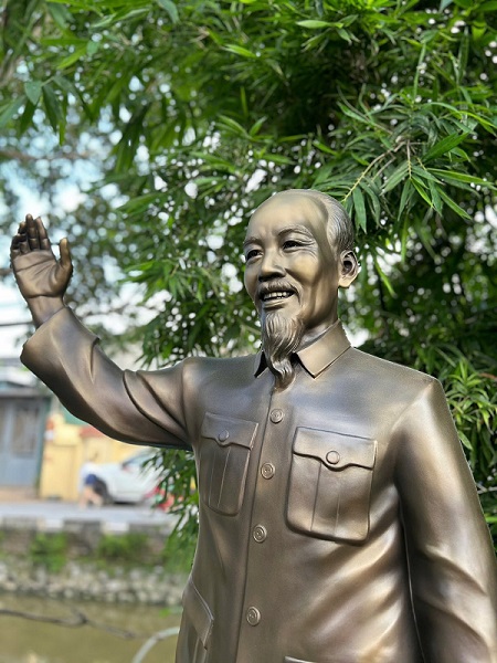 Tường-bạc-ho-composite-cao-nắp